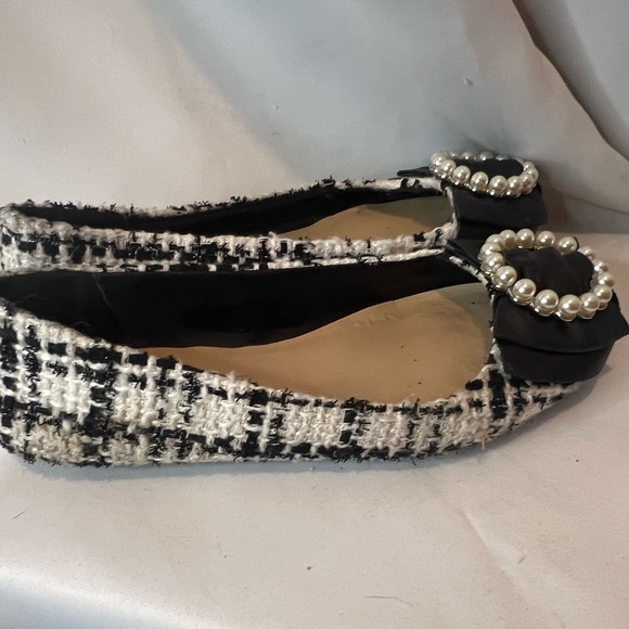 Karl Lagerfeld Elegant Black and White Tweed Flats with Pearl Detail - Picture 4 of 7